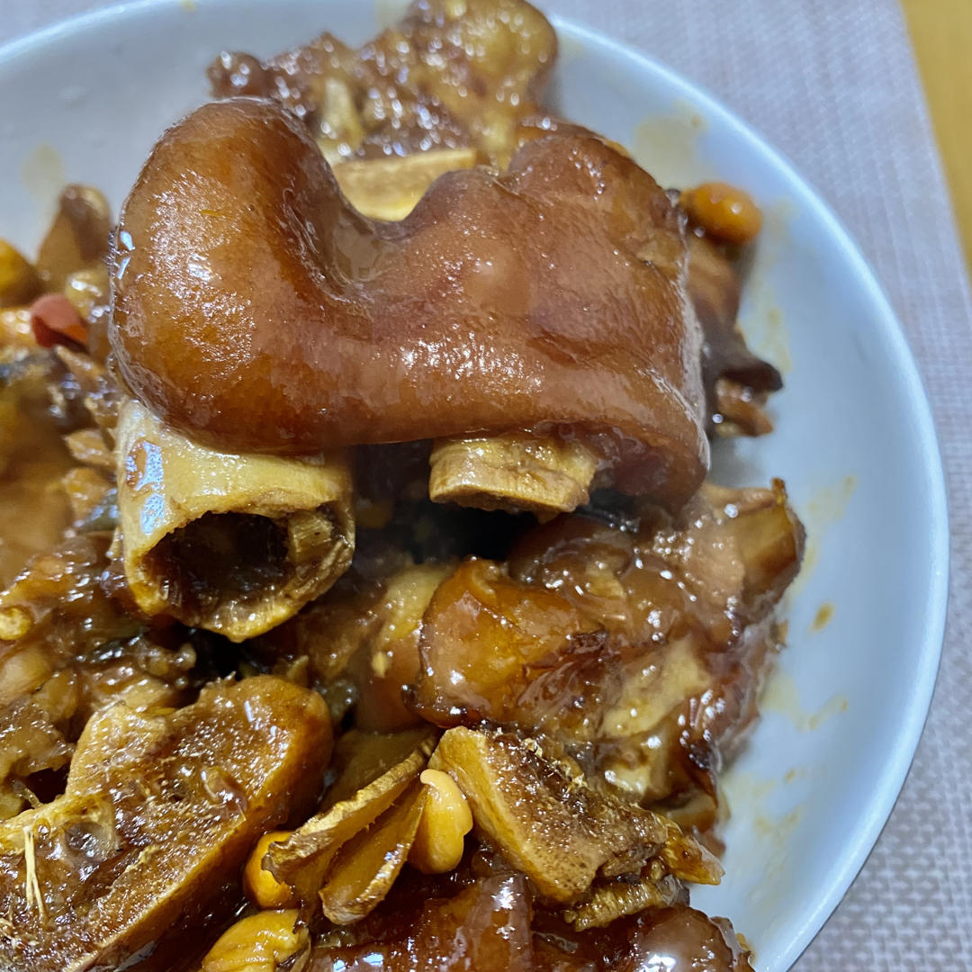 流口水的黄豆炖猪蹄