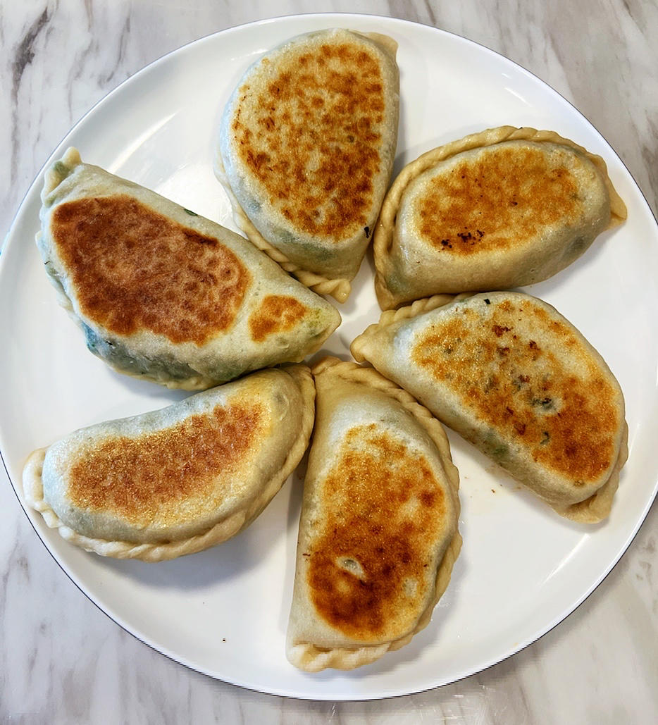 绚7759q42n做的小高姐传统韭菜盒子