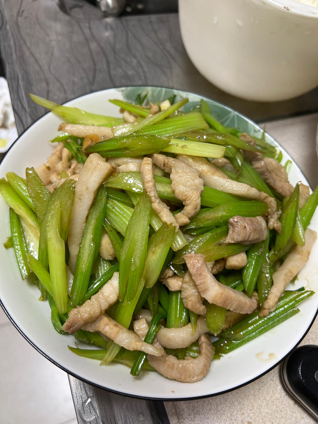 家常菜——芹菜炒肉