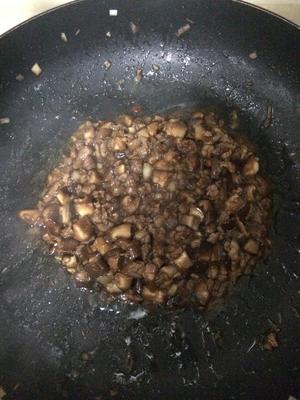 油辣子香菇肉酱拌面的做法 步骤5