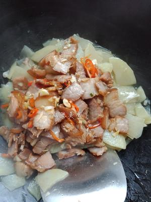 下饭菜~土豆炒腊肉的做法 步骤5