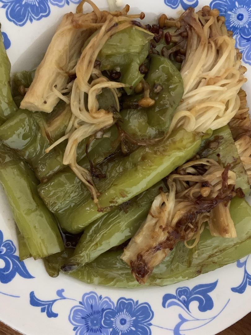 金针菇虎皮尖椒