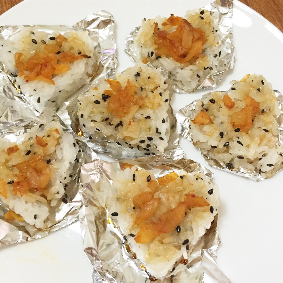 奶酪片烤饭团。