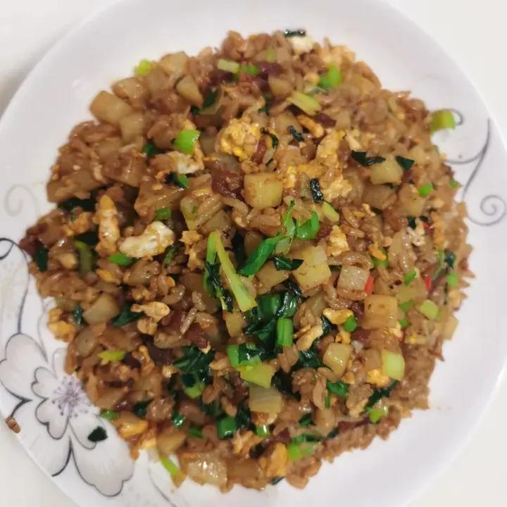 香到喊妈的销魂土豆香肠炒饭～