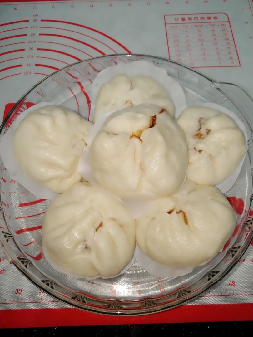 云朵般松软爆浆蜜汁叉烧包