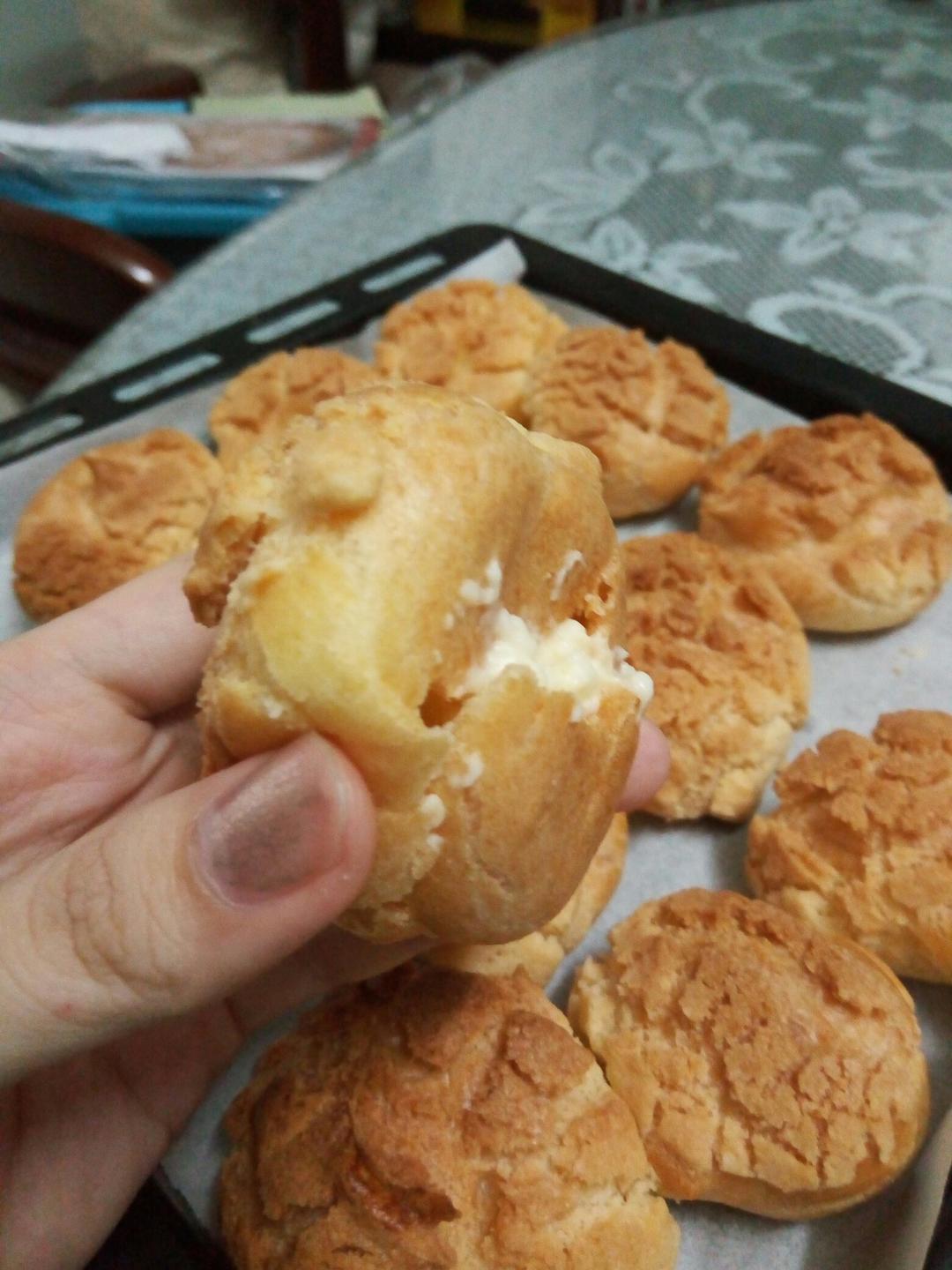 酥皮奶油泡芙--#皮黑森林#