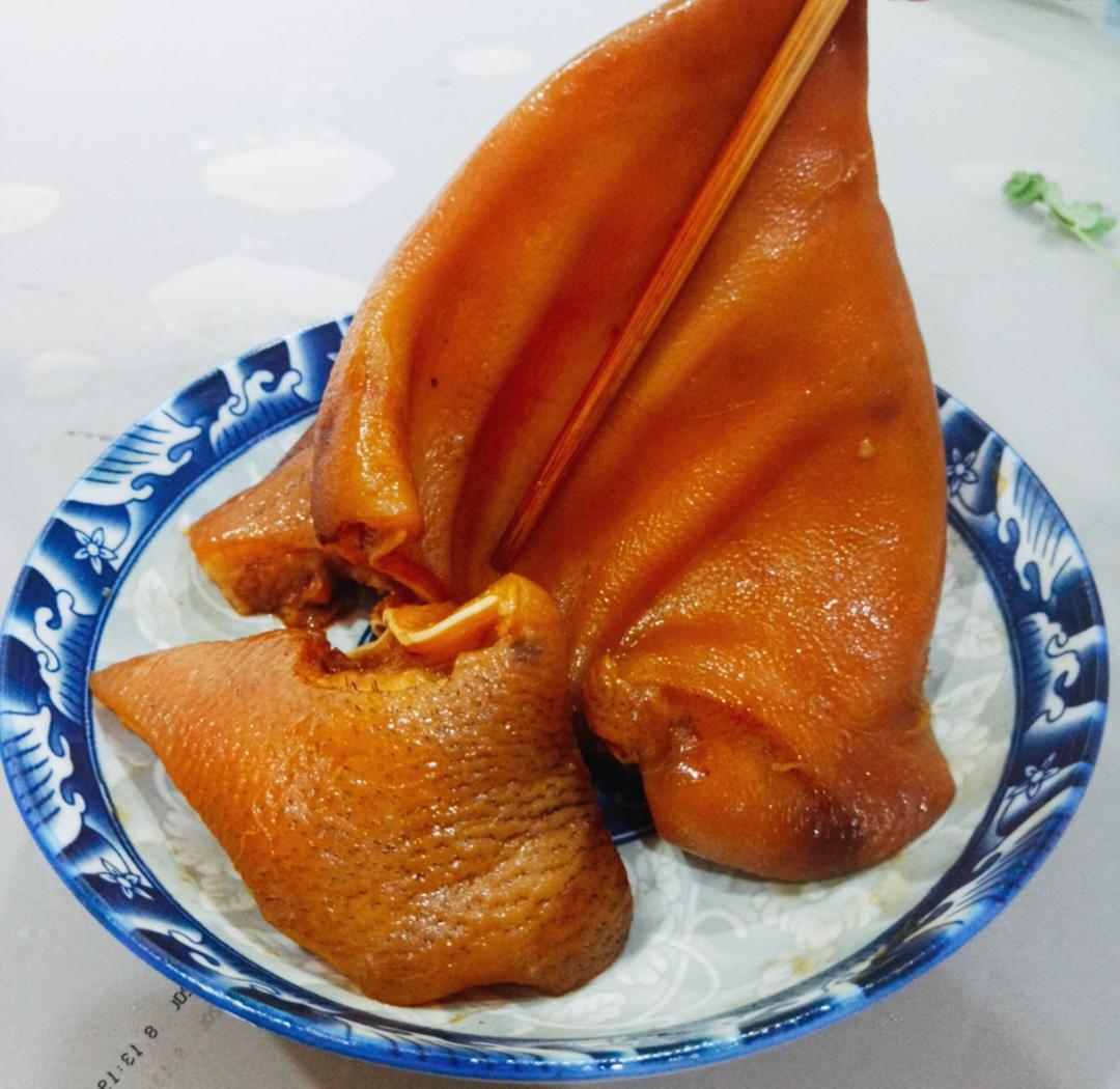 卤猪耳朵