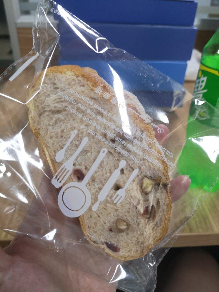 经典款全麦蔓越莓核桃面包