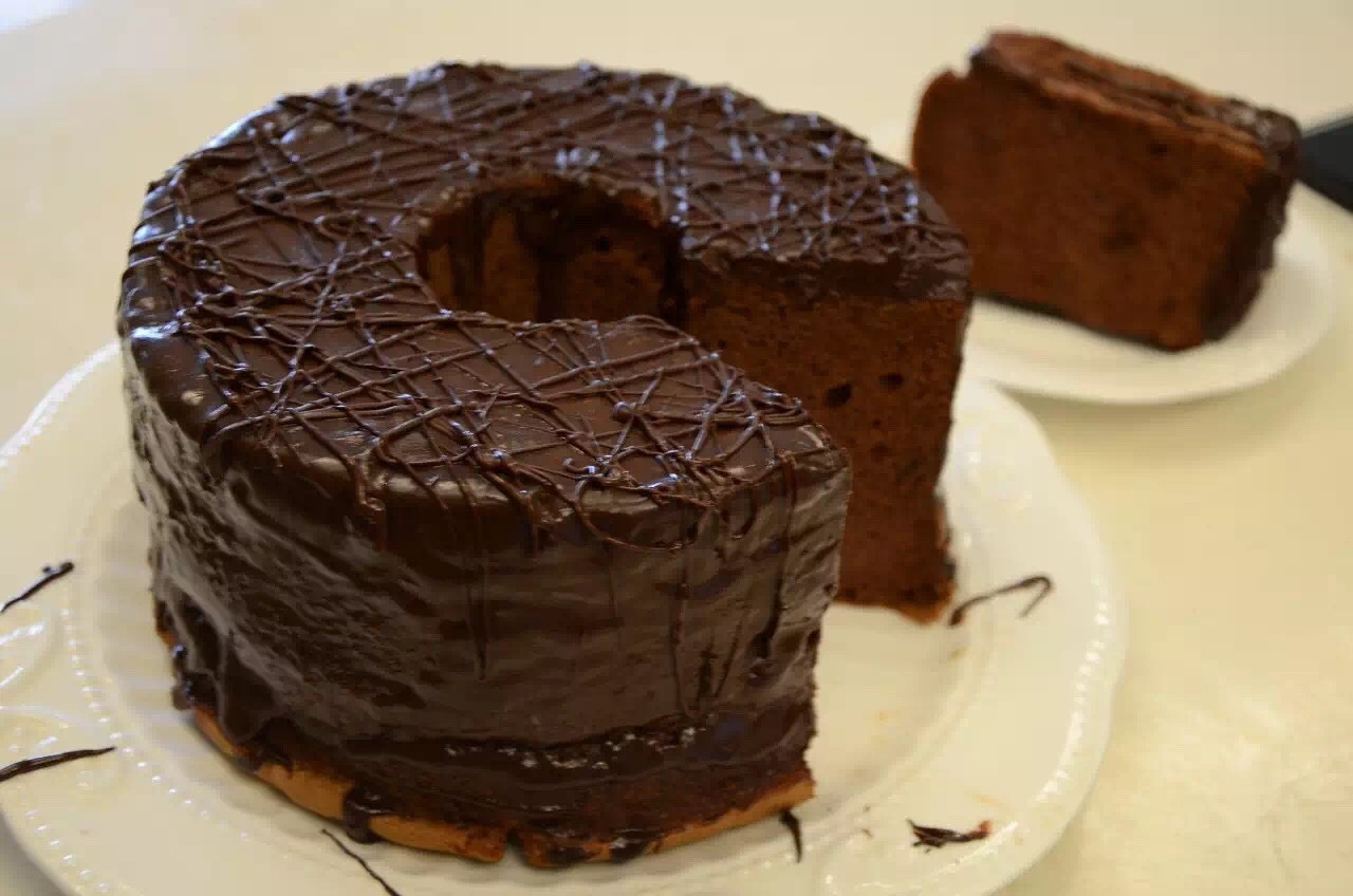 巧克力淋面戚风蛋糕（蛋糕体是妃娟老师的超级超级软绵巧克力戚风）的做法