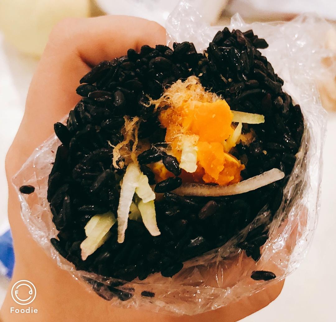 黑米粢饭团