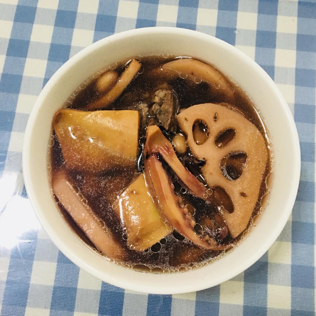 干鱿鱼花生莲藕汤