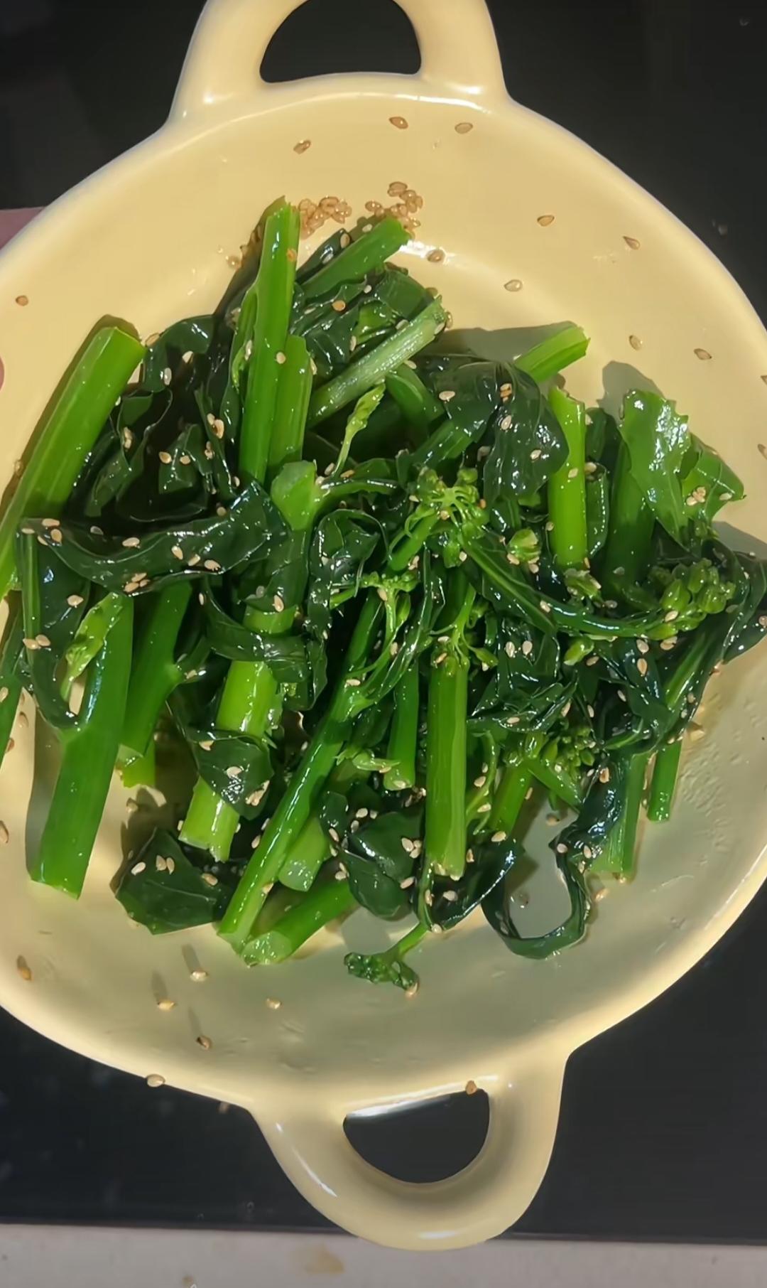 清爽甘甜的凉拌青菜