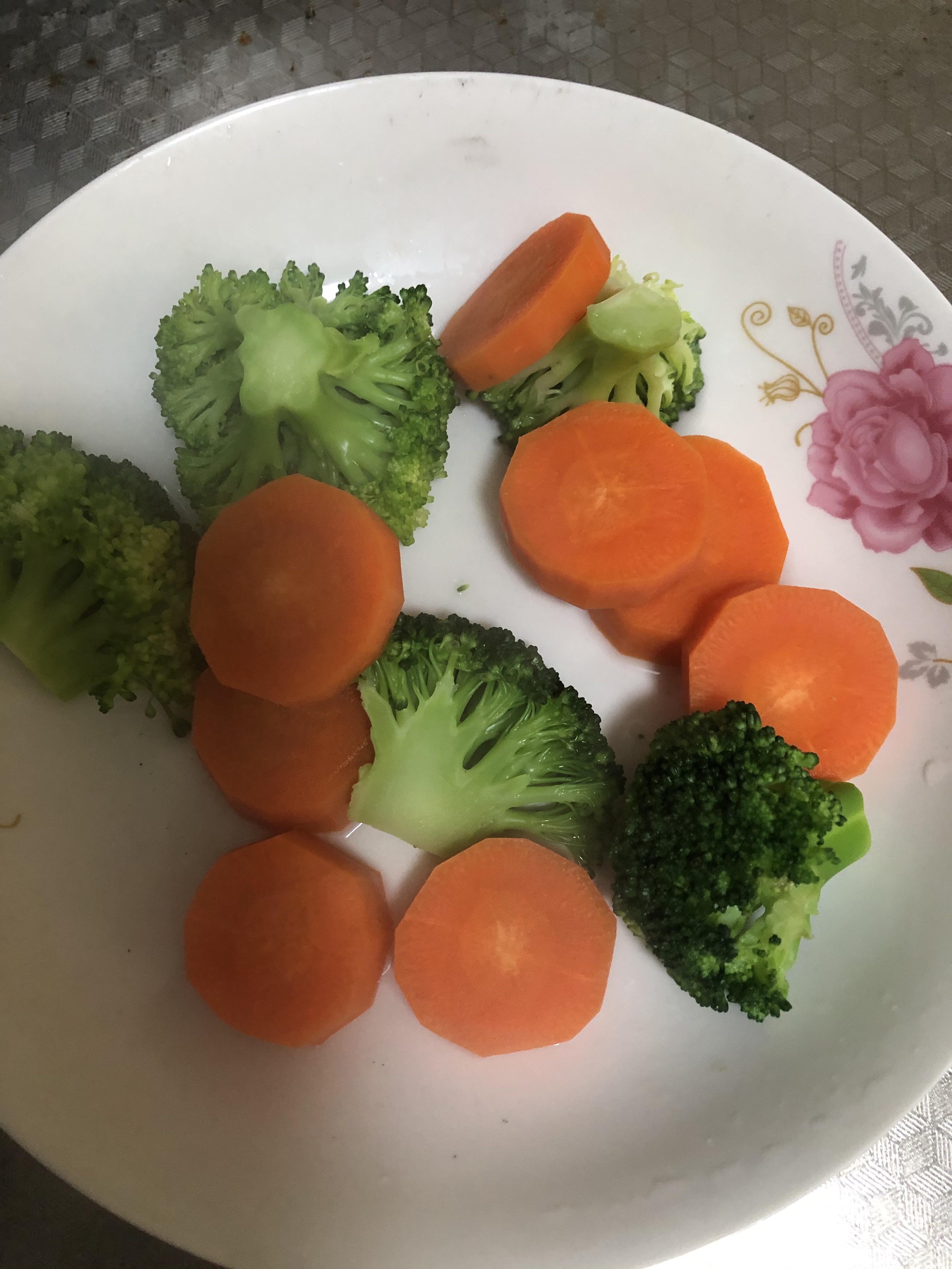 宝宝辅食：蛋黄时蔬虾饼的做法 步骤2