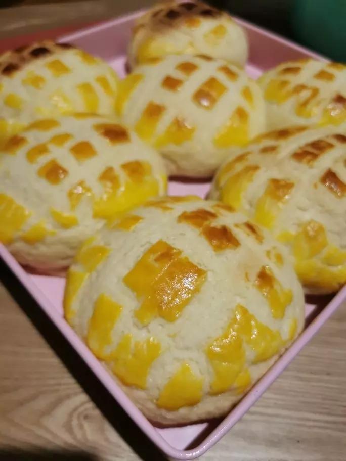 好吃到炸裂的港式菠萝包（附带制作酥皮的小视频）