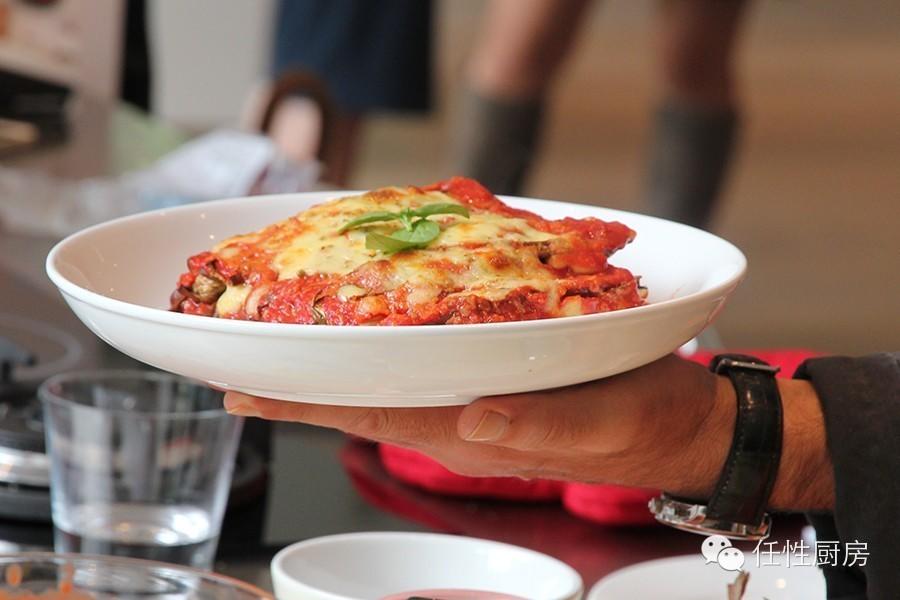 用烤箱搞定一道经典意料：奶酪焗烤茄子(Parmigiana)~跟孔卡家大厨学做意料的做法