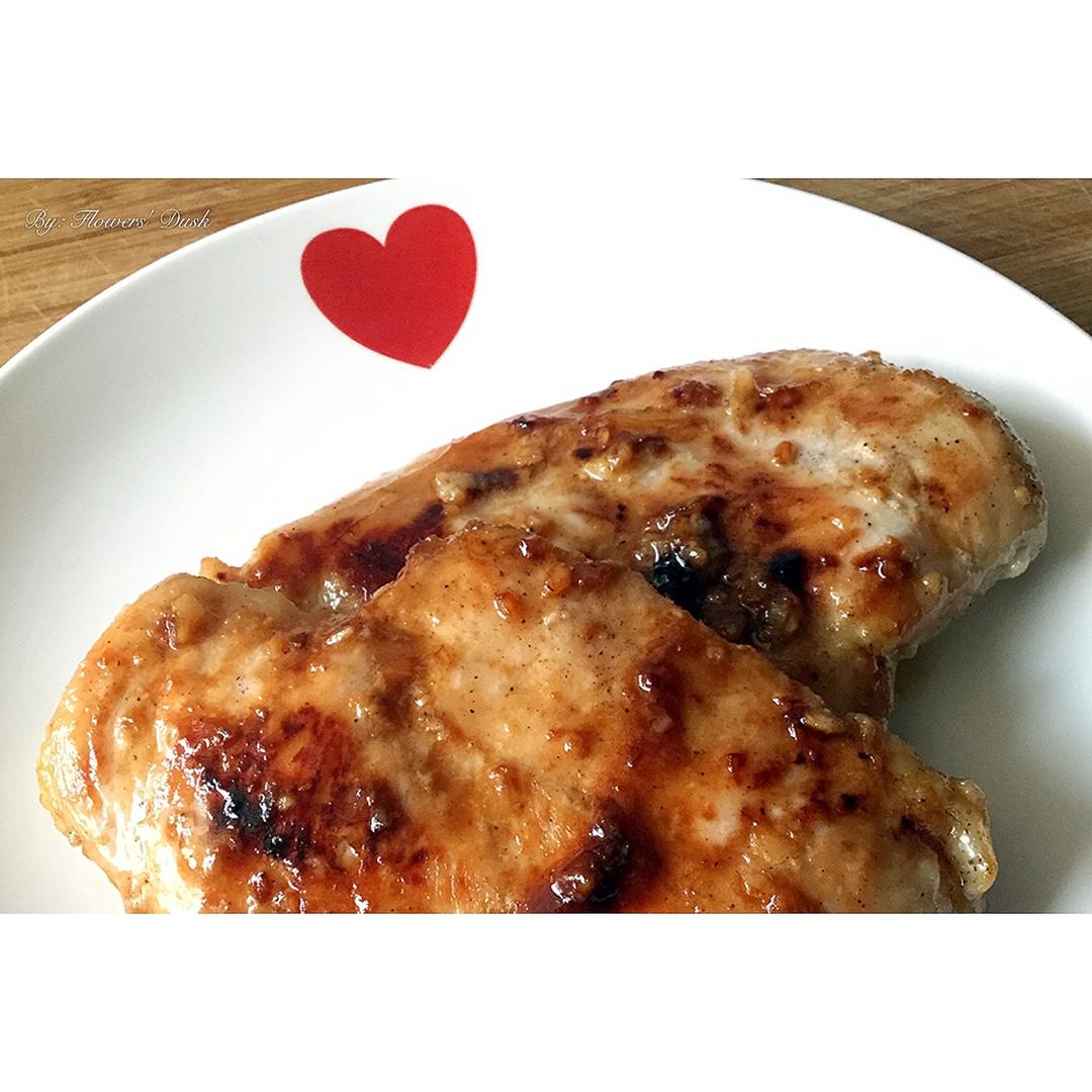 酷炫屌炸天好吃的煎鸡胸肉（香蒜蜂蜜煎鸡胸肉）