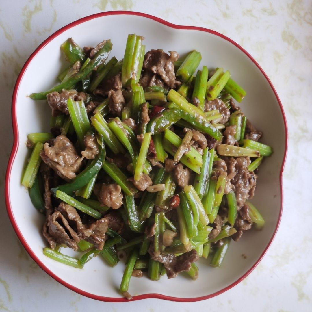 下饭神器又来了，试试这道芹菜炒牛肉！！