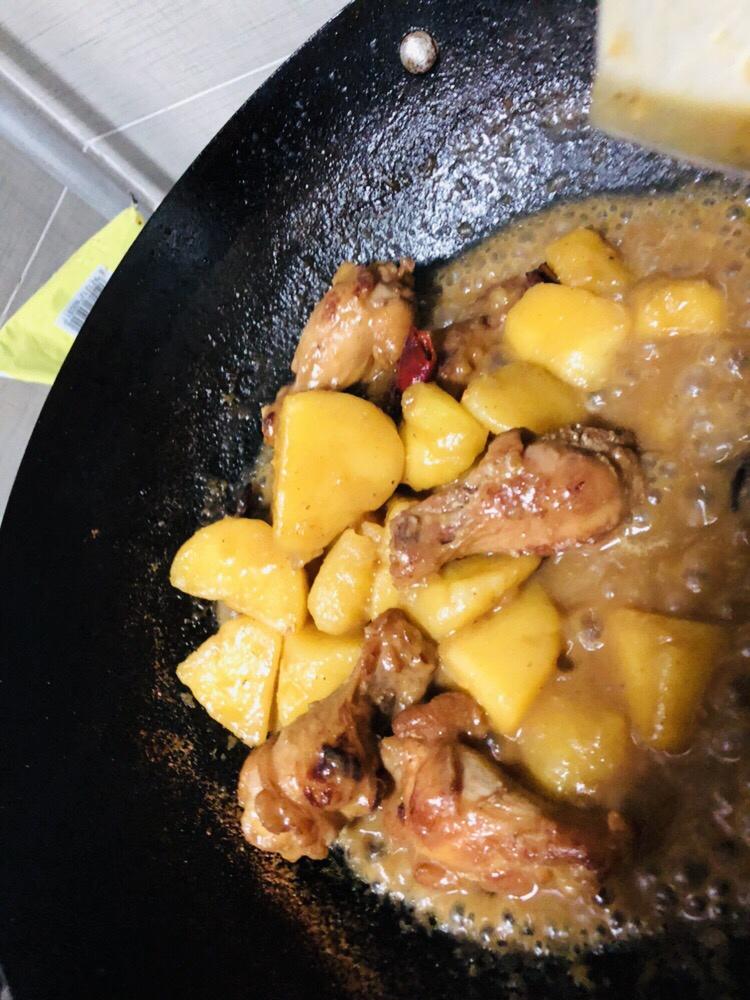 简单却好吃的鸡腿炖土豆