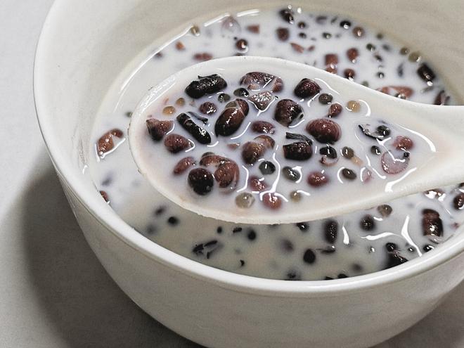 好吃不胖‼️四季都适合吃的红豆西米露奶茶的做法