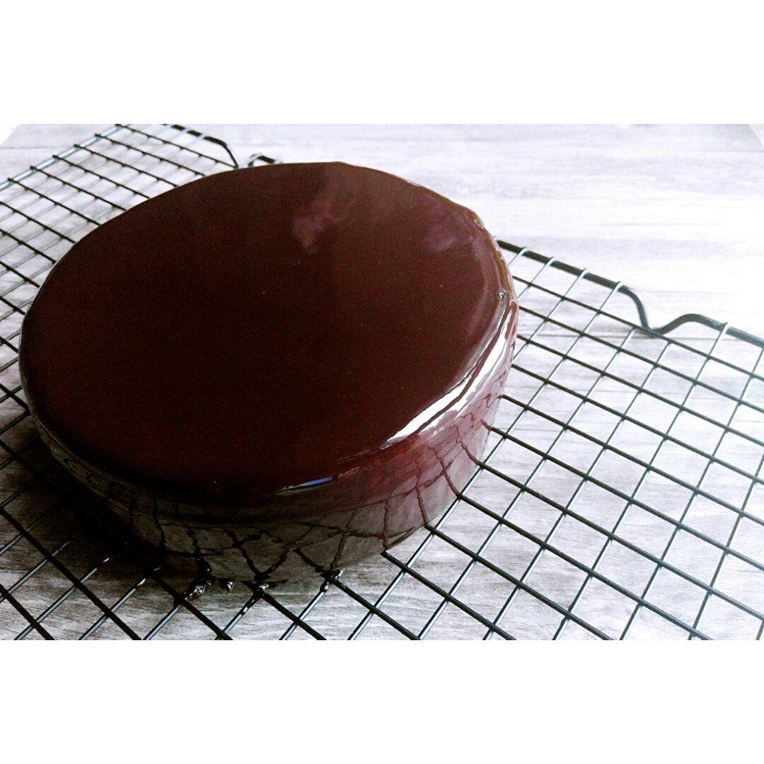 巧克力镜面淋酱<熊谷裕子>--让甜点穿上光泽亮丽的淋面外衣