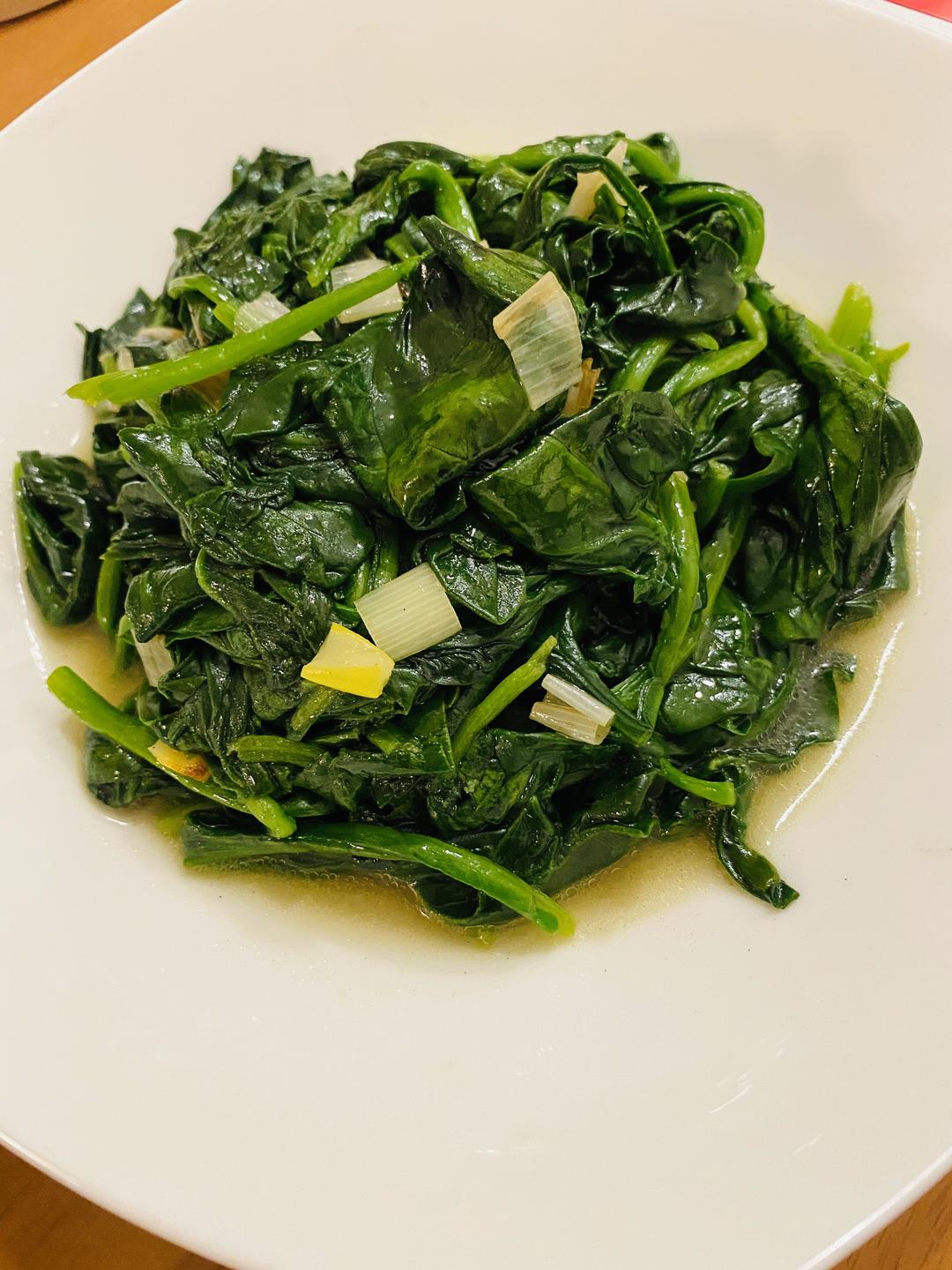 素菜如何惹人爱？葱香清炒菠菜苗的做法