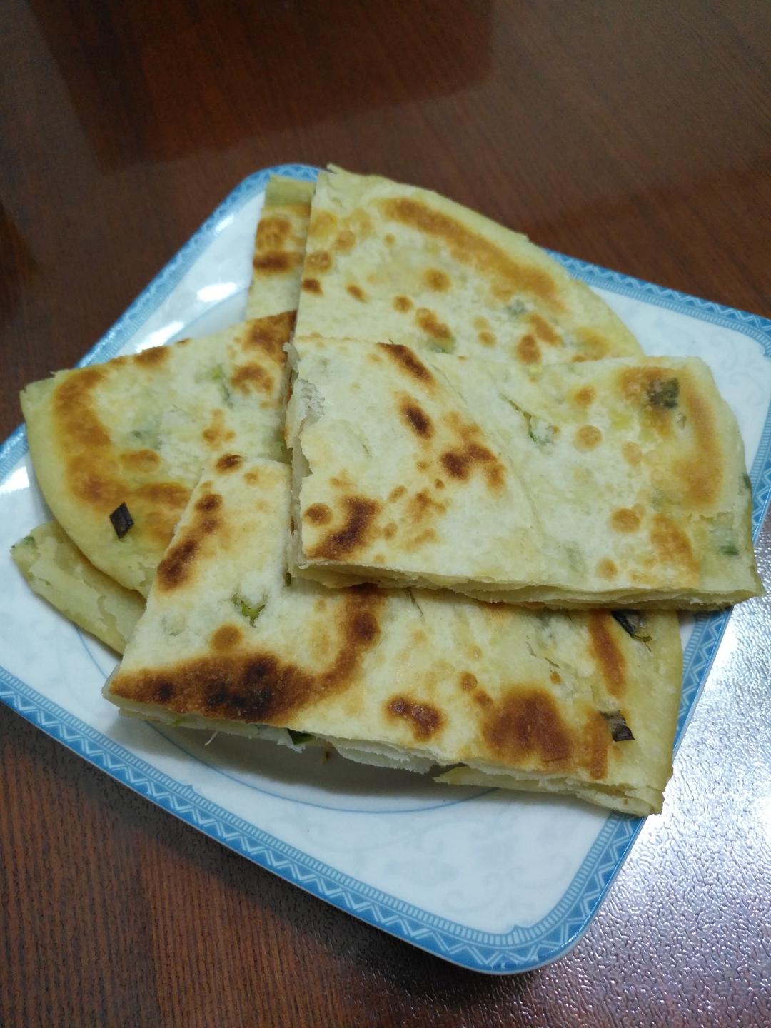 阿春的厨房做的烫面葱花饼