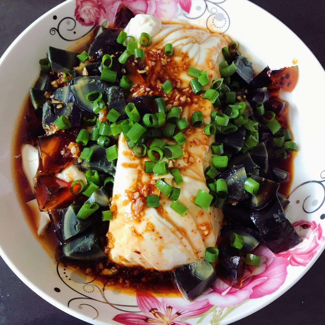 凉拌皮蛋豆腐