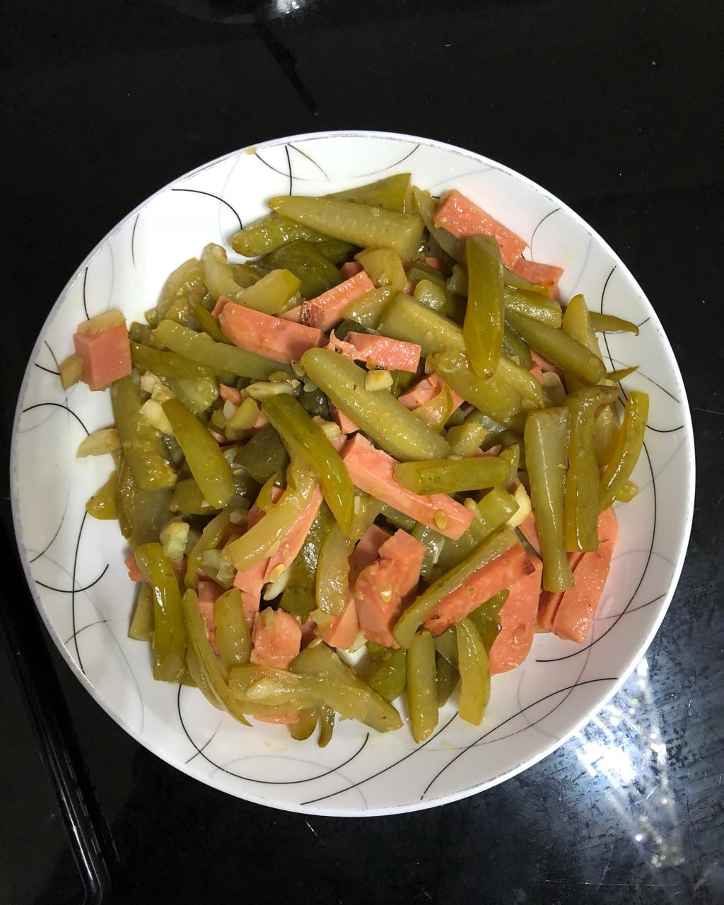 酸黄瓜炒火腿肠