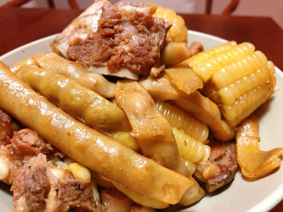 排骨炖豆角玉米 炖黄金钩的做法