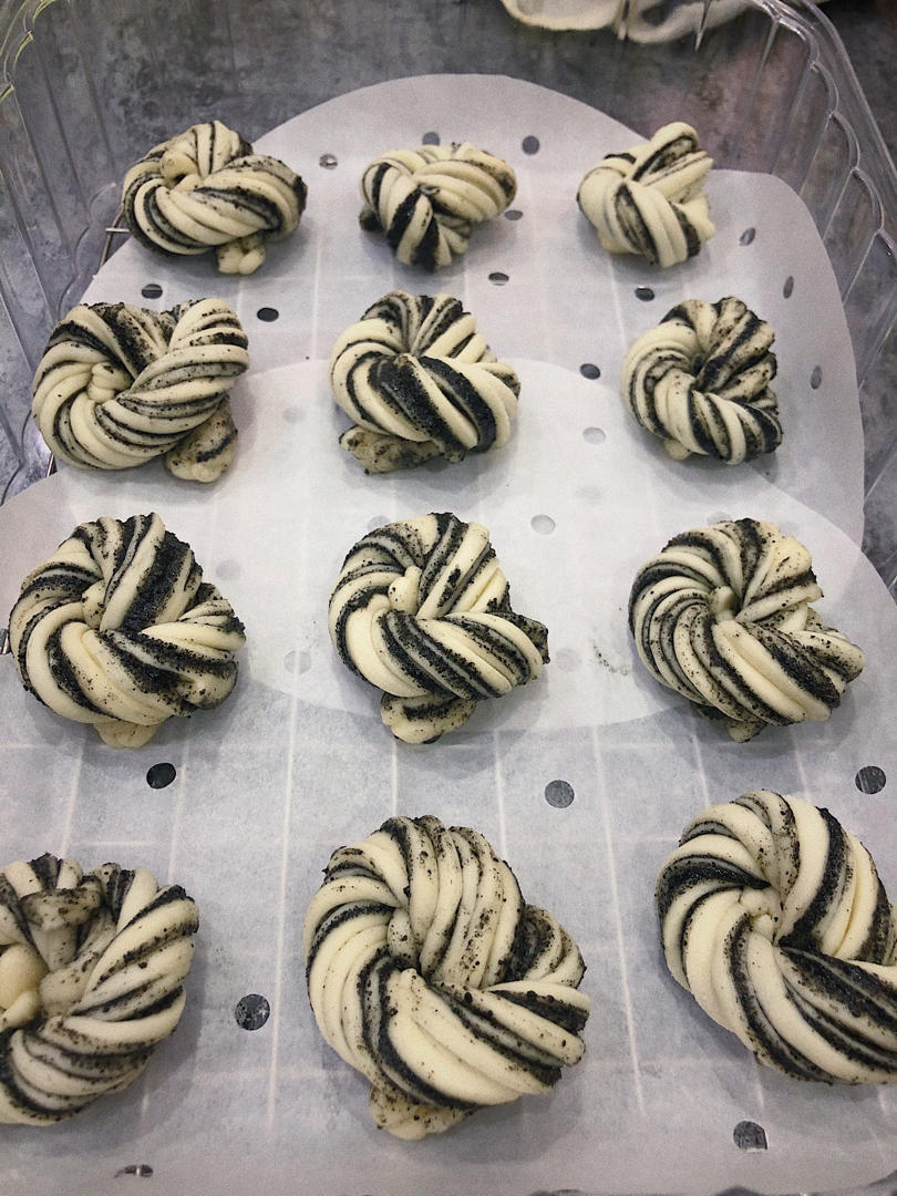 超可爱的【黑芝麻花卷】