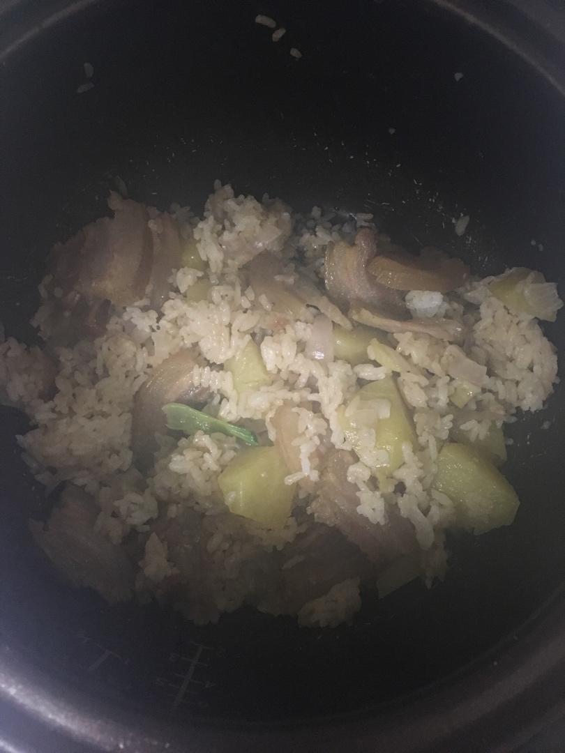 腊肉煲仔饭—电饭锅简易版