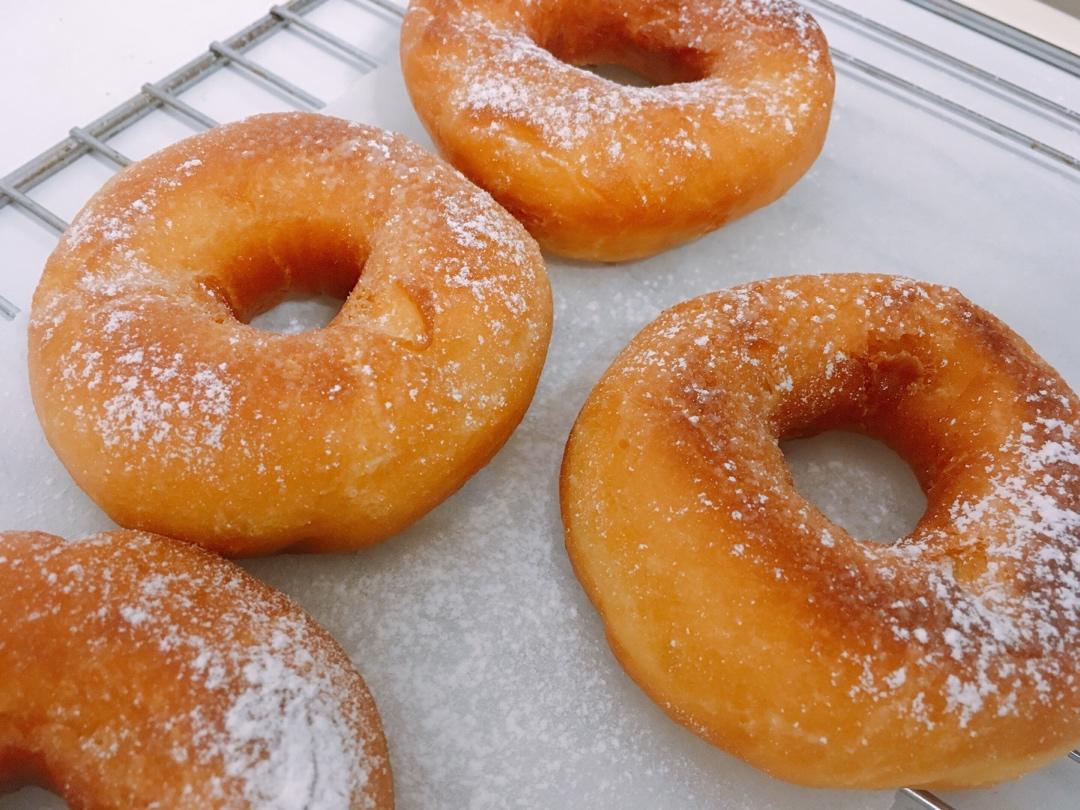 🍩超快手一小时低糖无需烤箱的甜甜圈（详细视频）