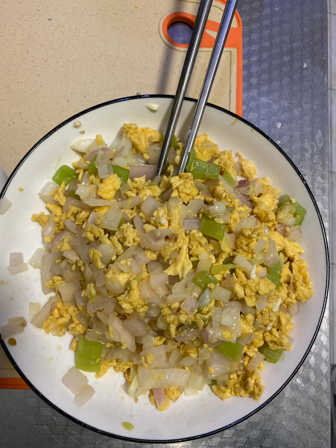 厨师长教你：“洋葱炒鸡蛋”的家常做法，小白入门菜，简单又下饭