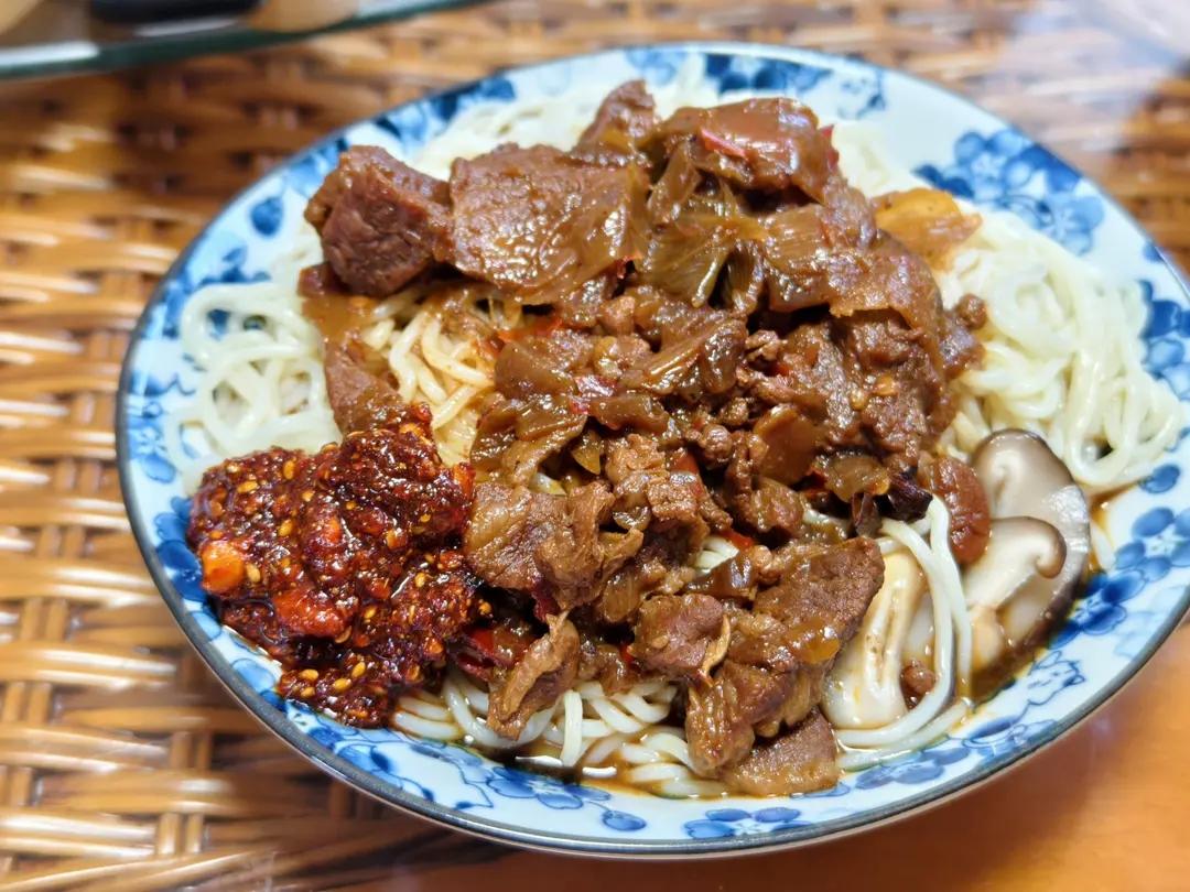 香辣牛腩（牛筋头巴脑）