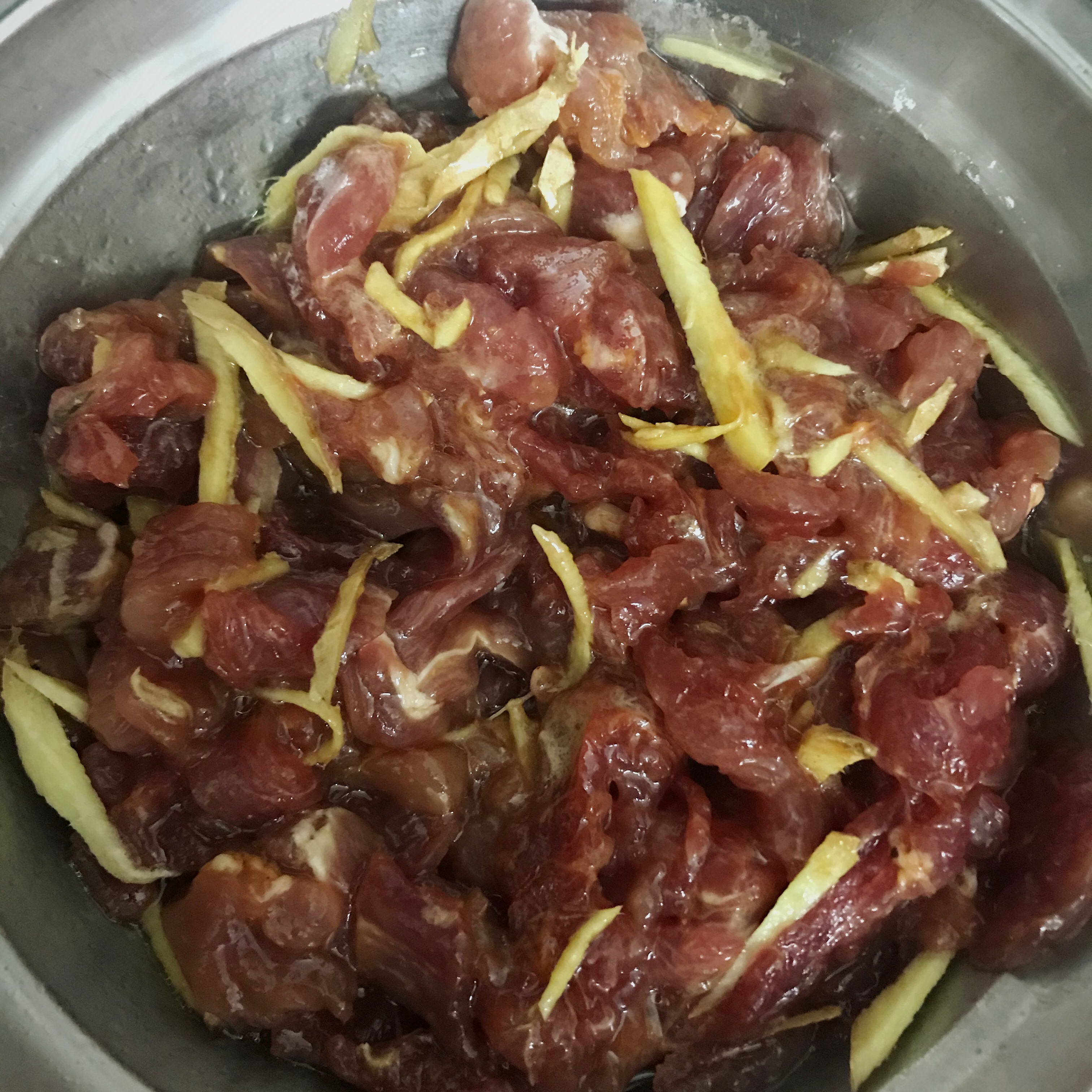 尖椒炒肉片的做法 步骤1