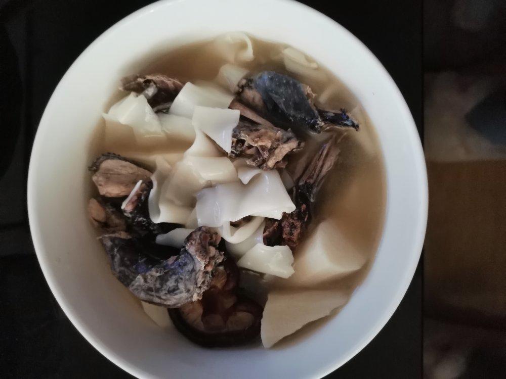 滋阴补血～香菇山药乌鸡汤