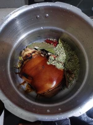红烧猪蹄膀高压锅做法的做法 步骤4