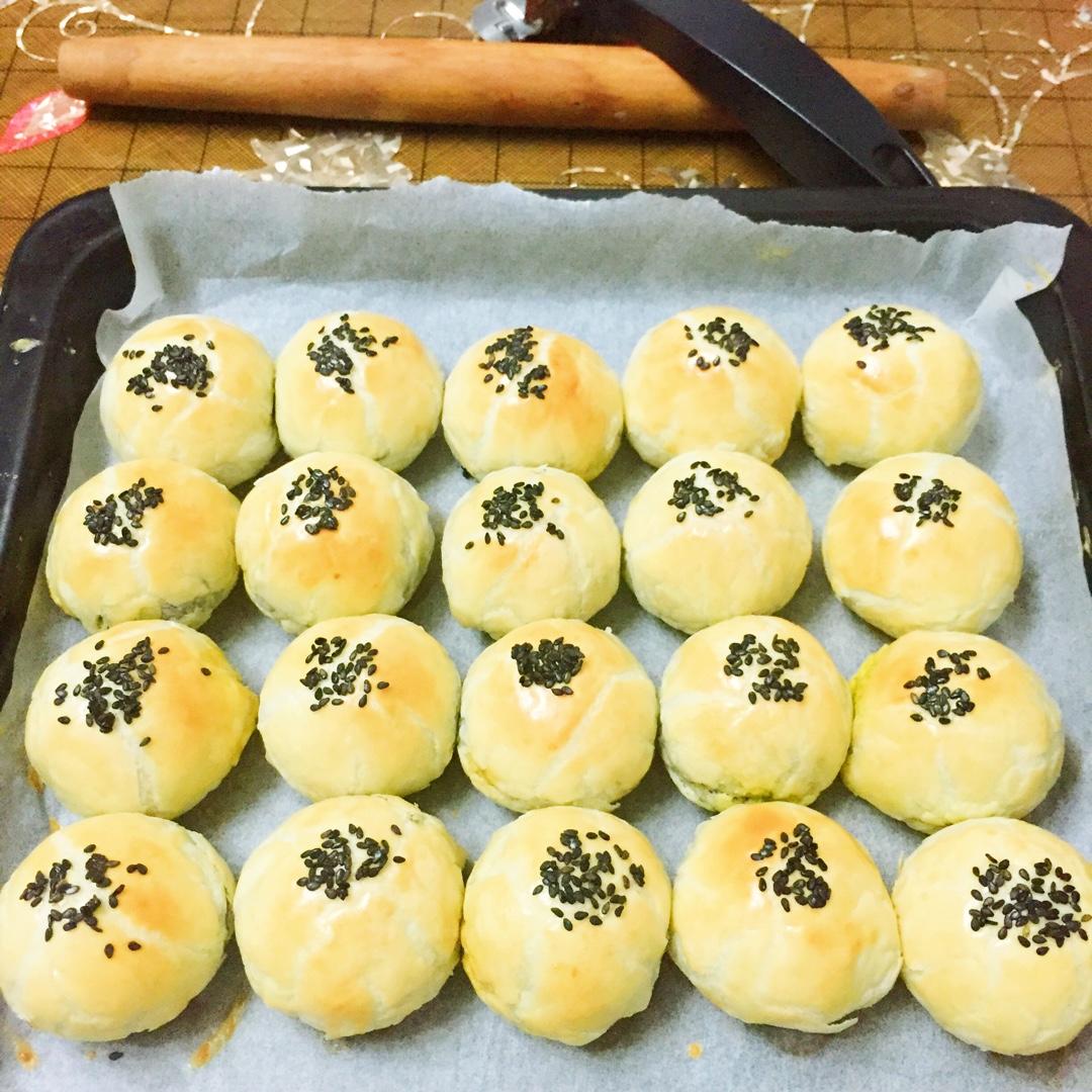 蛋黄酥 Danhuangsu