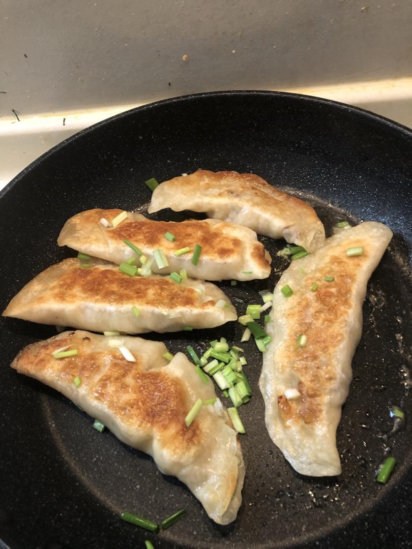 吹弹可破的韭菜盒子
