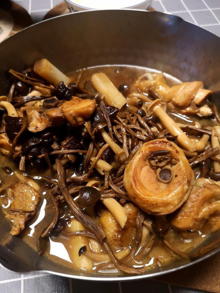 茶树菇煲鸡