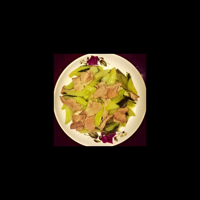 胡萝卜青瓜炒肉片