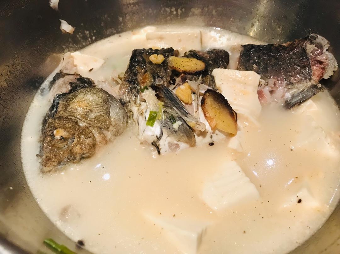 鲫鱼豆腐汤