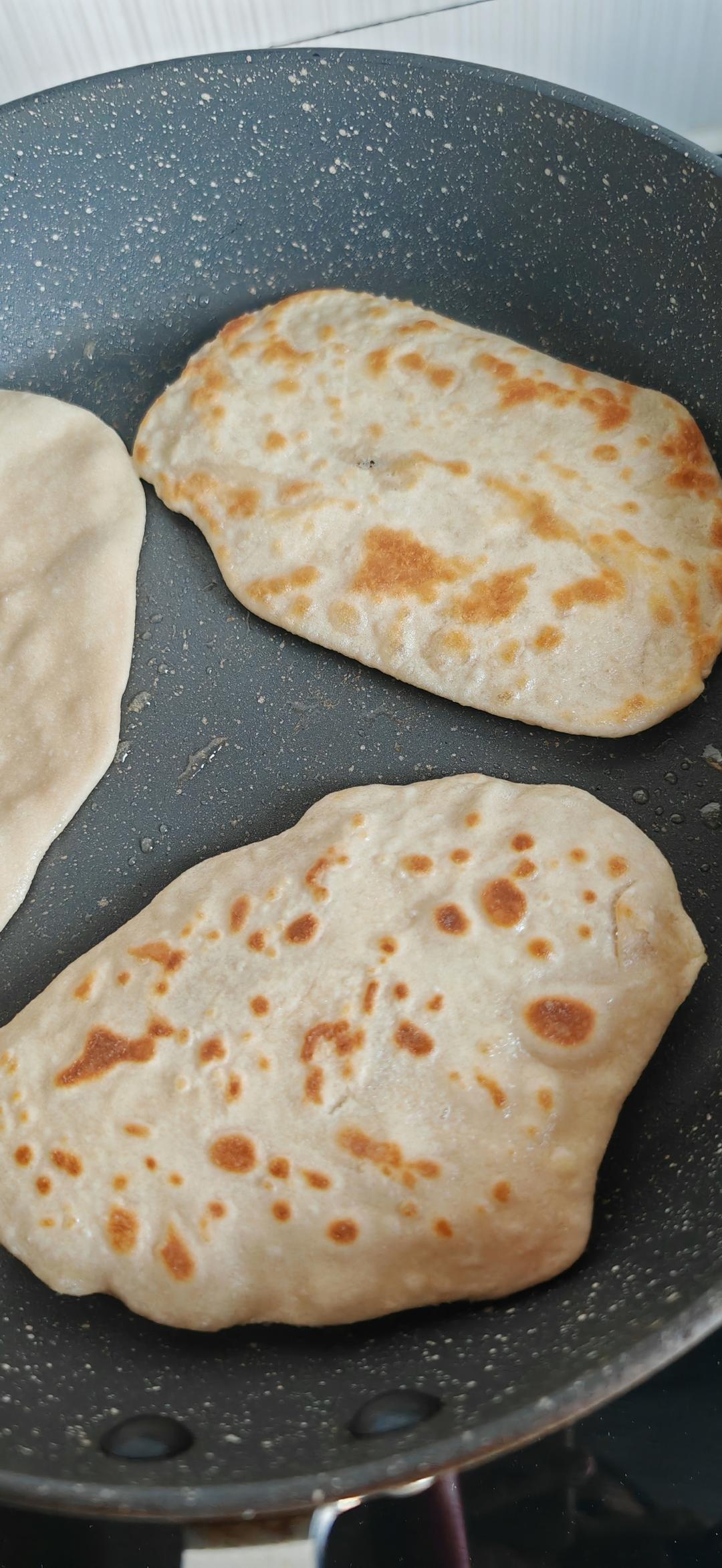 半烫面的口袋饼｜装啥都好吃