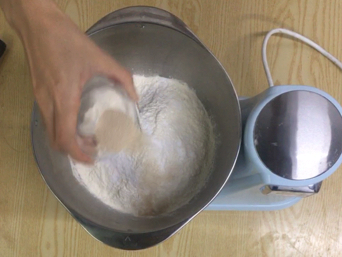 纯奶手撕吐司的做法 步骤1