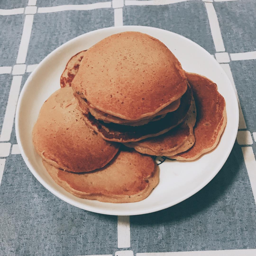 【减脂早餐】无油香蕉松饼（超简单）