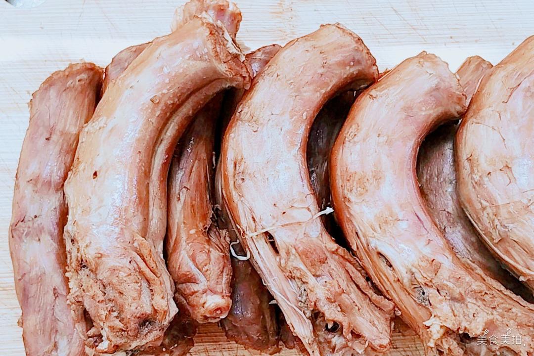 麻辣鸭脖