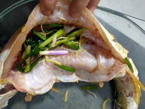 烤箱版酸菜烤鱼的做法 步骤6