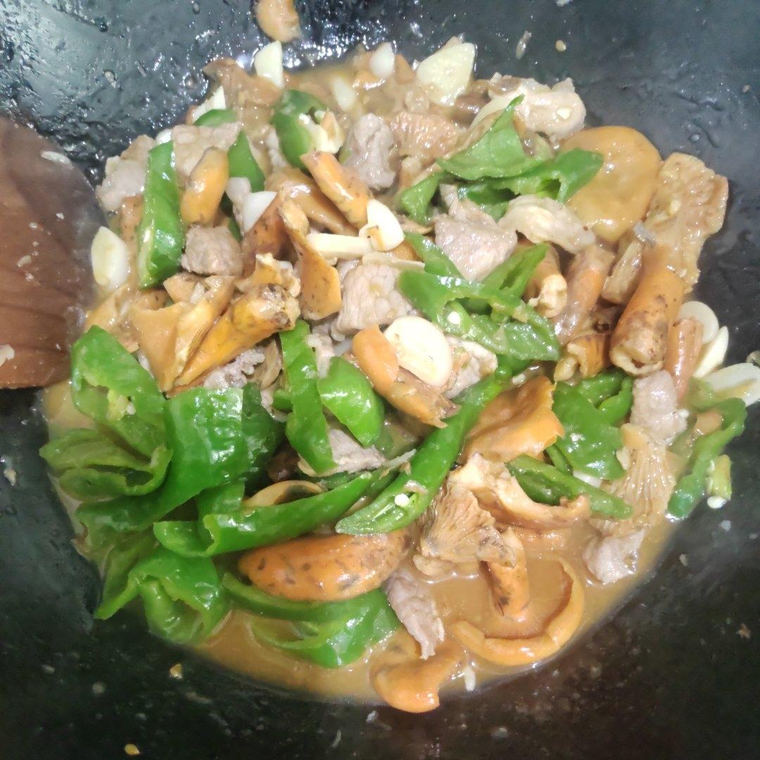 紫花菌小炒肉，来自大山雨后的味道
