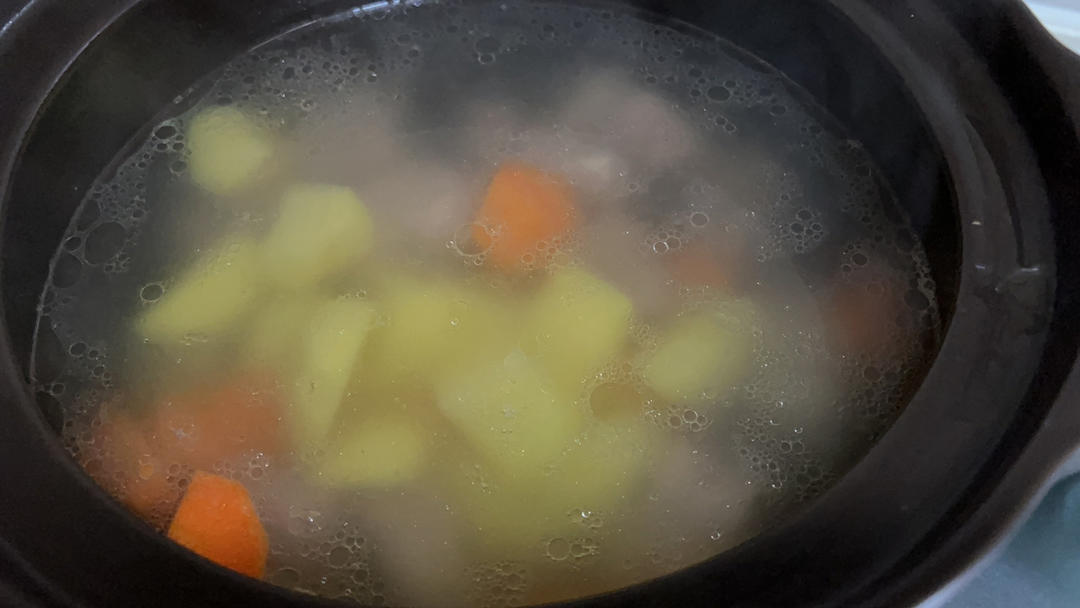 排骨土豆汤