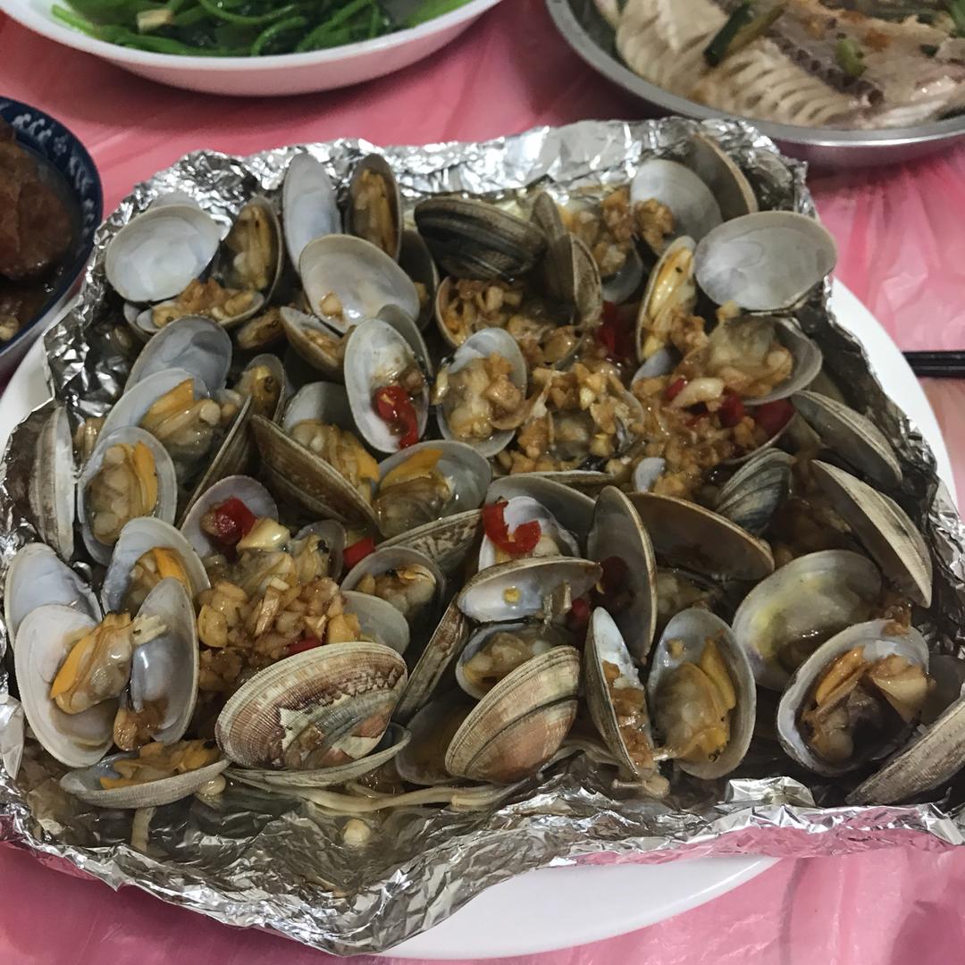 蒜蓉金针菇烤花蛤虾